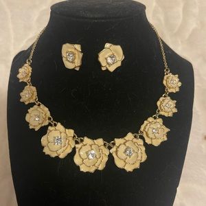 EUC Kate Spade necklace and earring set